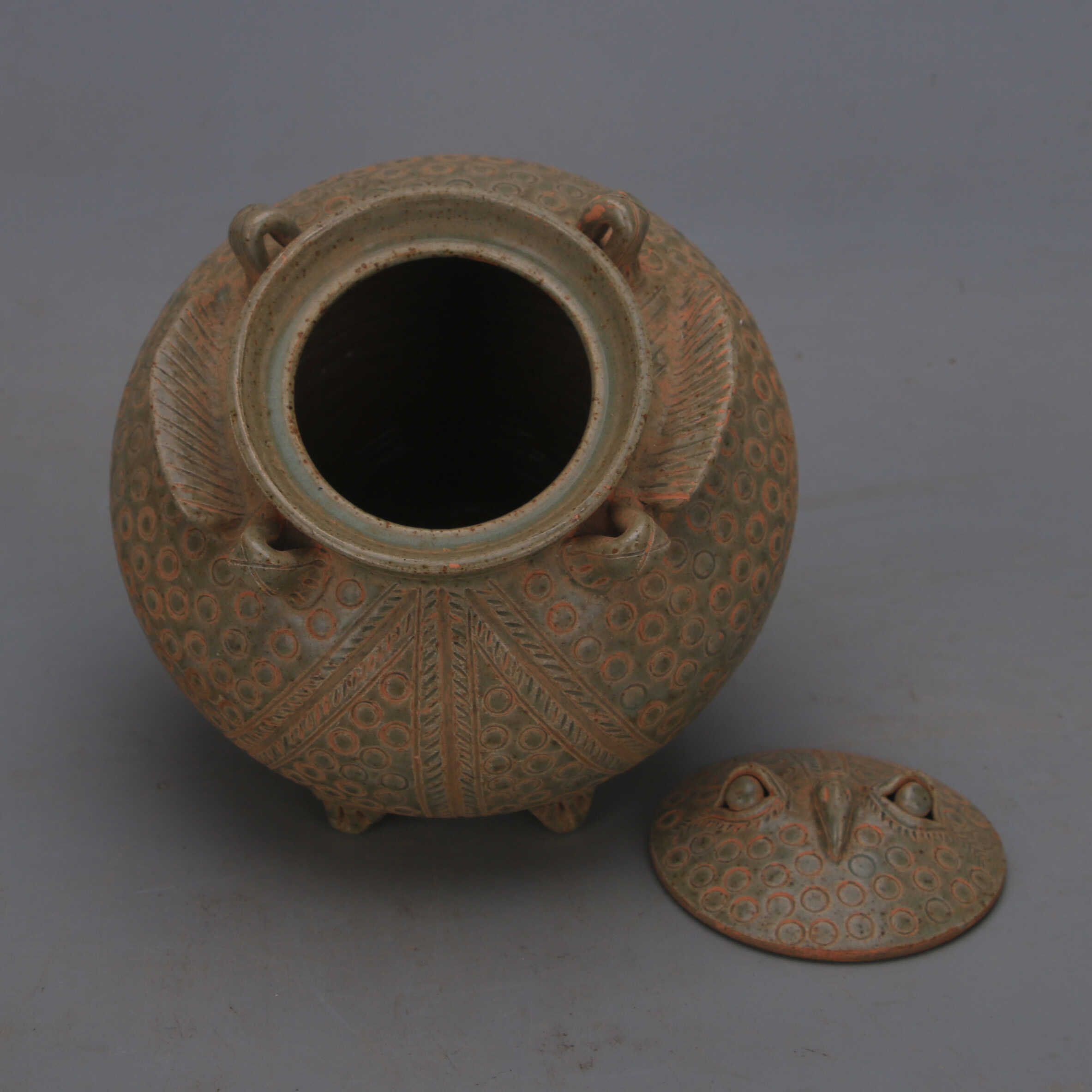 唐時代の越州陶器の青磁壺、考古学的スタイル、中国のヴィンテー - Vintage Collectible Pottery のレビューと価格