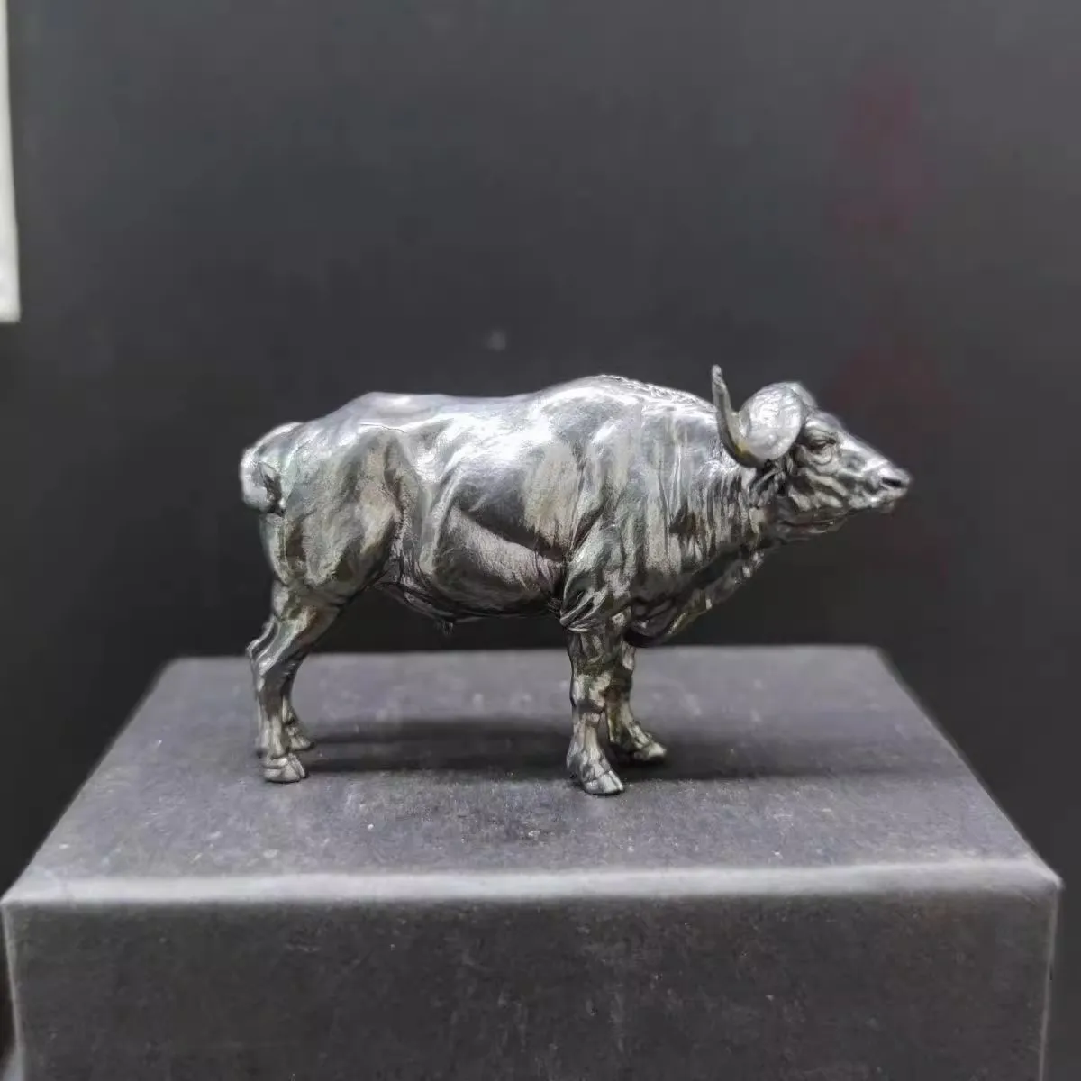 真鍮アフリカバッファロー彫刻、固体リアルな動物像卓上/オフィ - Vintage Collectible Furniture のレビューと価格